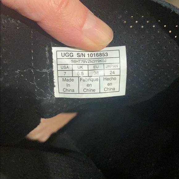 Black suede textured UGGS - Picture 5 of 6